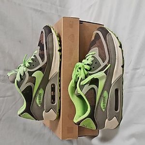 EUC Nike Women Camo AirMax Size 5.5
